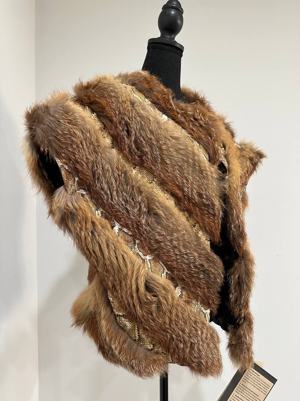Women's Brand New Real CRYSTAL FOX size M Fur VEST waist Coat Sleeves Less 1109977