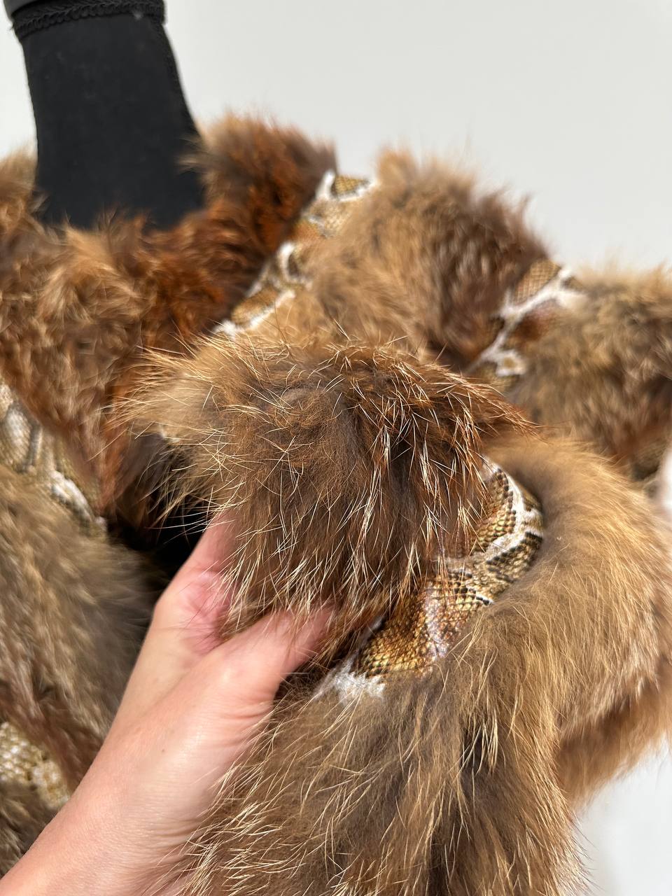 Women's Brand New Real CRYSTAL FOX size M Fur VEST waist Coat Sleeves Less 1109977