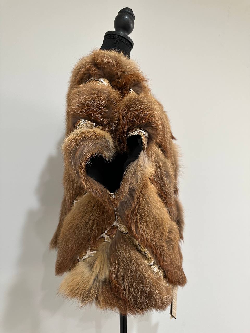 Women's Brand New Real CRYSTAL FOX size M Fur VEST waist Coat Sleeves Less 1109977