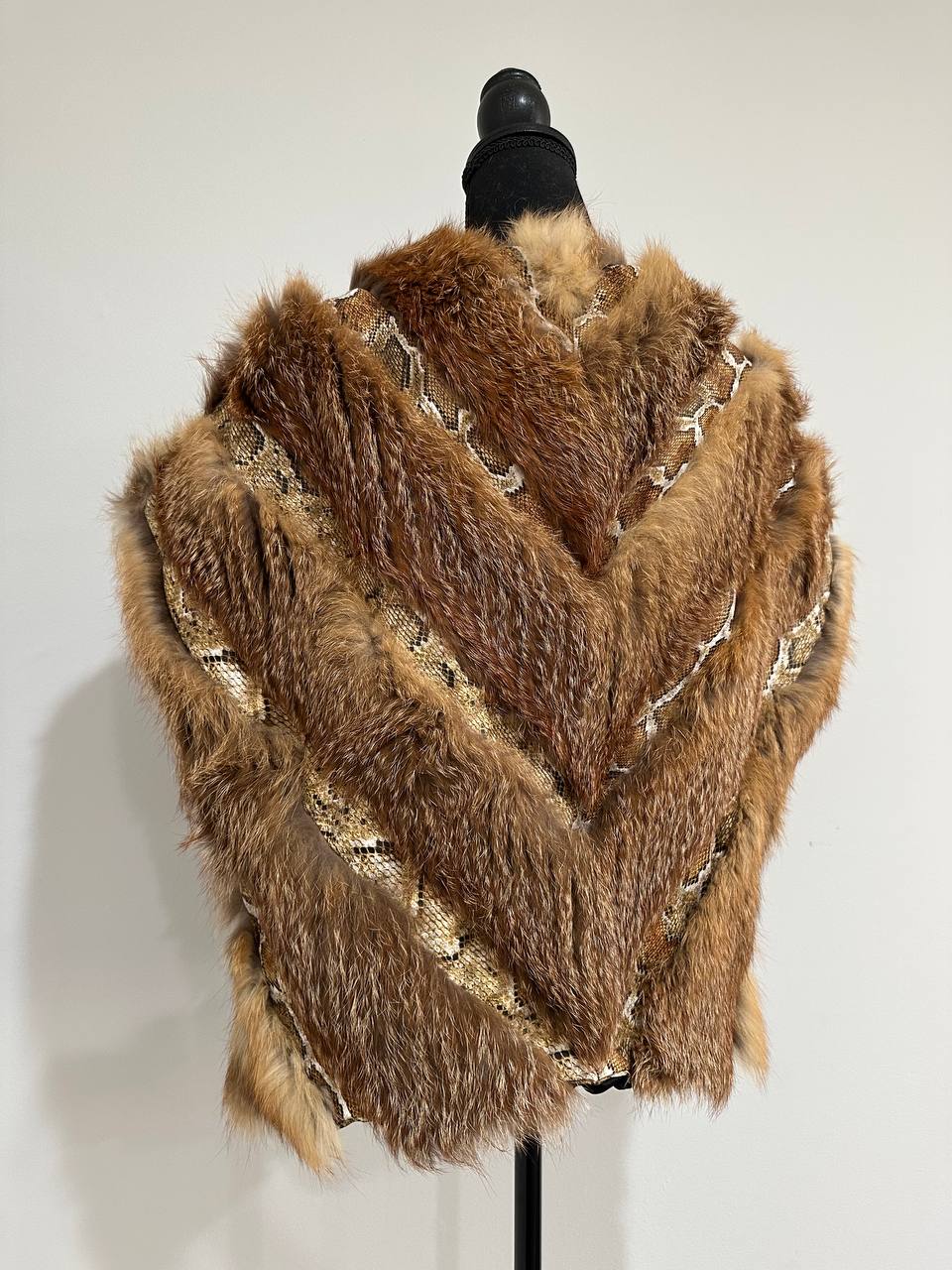 Women's Brand New Real CRYSTAL FOX size M Fur VEST waist Coat Sleeves Less 1109977