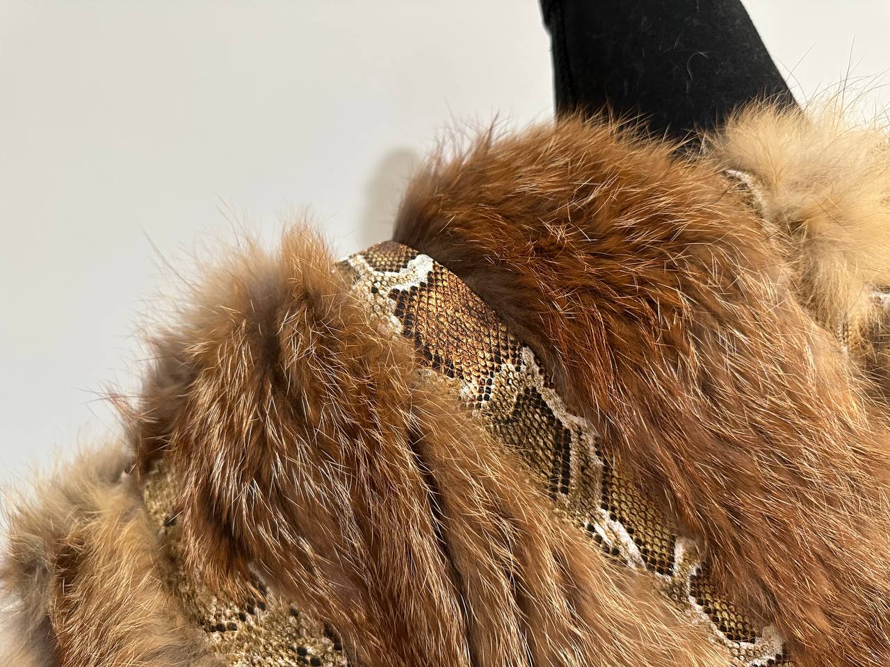 Women's Brand New Real CRYSTAL FOX size M Fur VEST waist Coat Sleeves Less 1109977