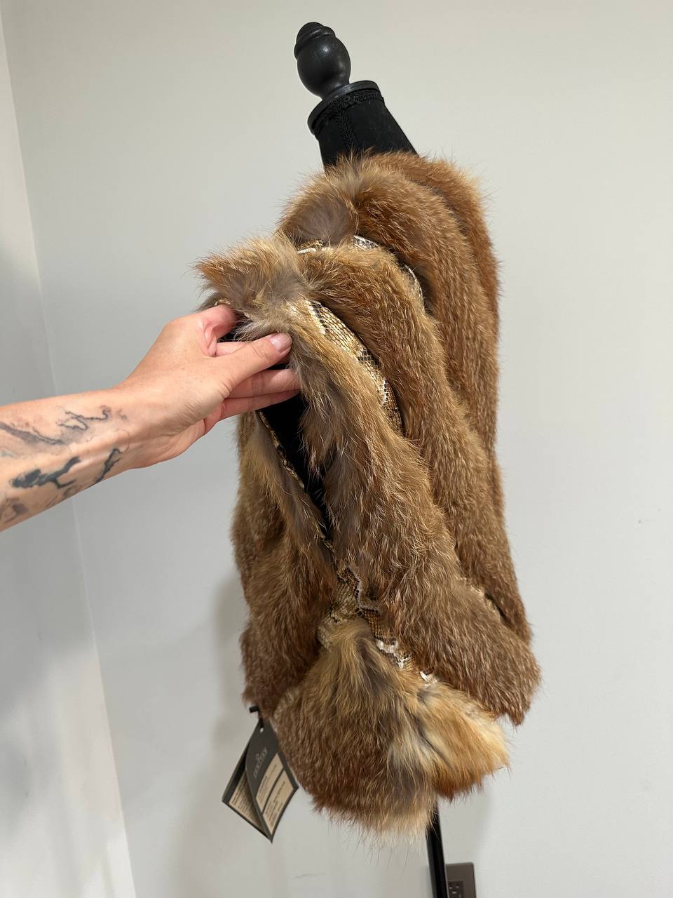 Women's Brand New Real CRYSTAL FOX size M Fur VEST waist Coat Sleeves Less 1109977