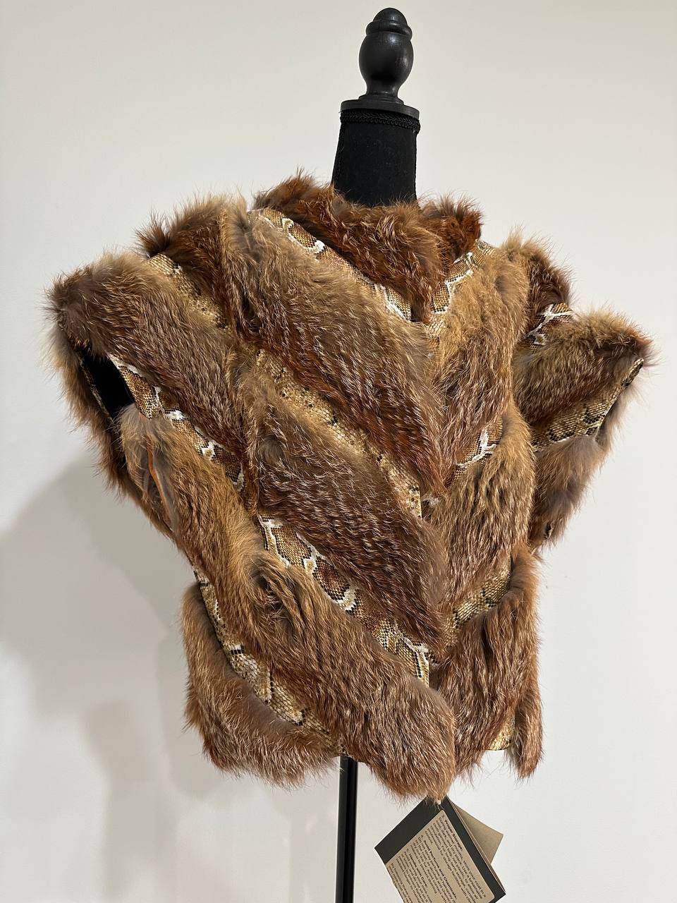 Women's Brand New Real CRYSTAL FOX size M Fur VEST waist Coat Sleeves Less 1109977