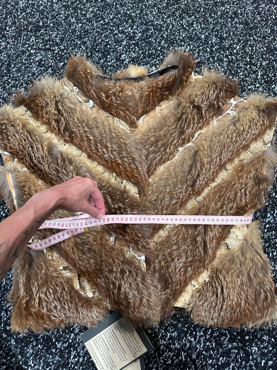 Women's Brand New Real CRYSTAL FOX size M Fur VEST waist Coat Sleeves Less 1109977