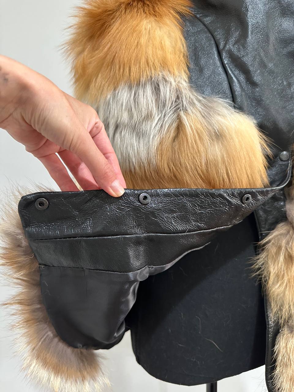 REAL genuine POLAR FOX fur women vest M SIZE LEATHER 1109910 WITHOUT SLEEVES