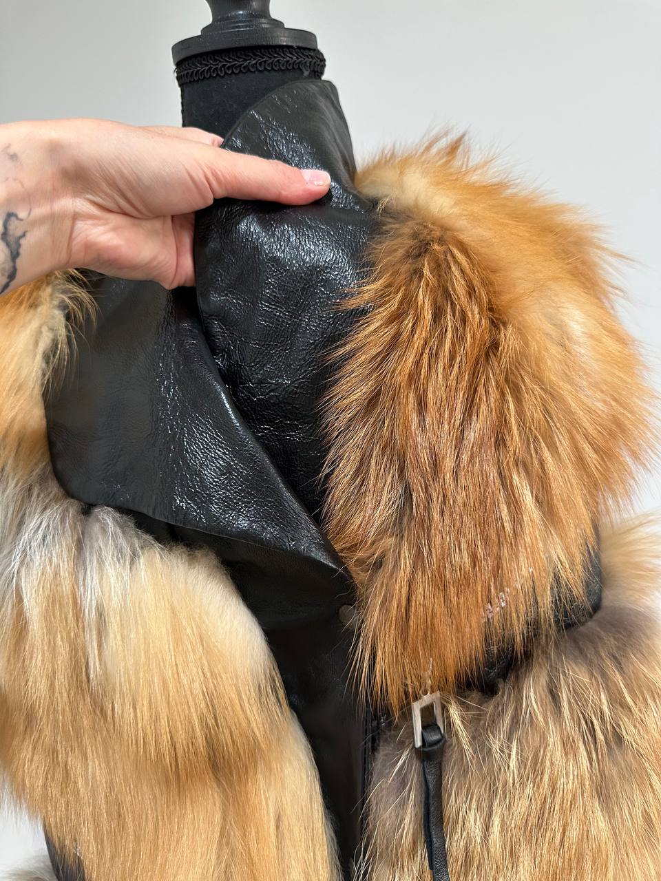 REAL genuine POLAR FOX fur women vest M SIZE LEATHER 1109910 WITHOUT SLEEVES