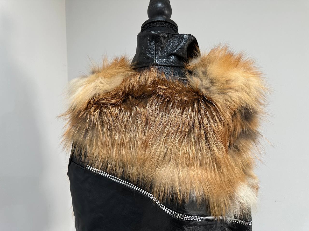 REAL genuine POLAR FOX fur women vest M SIZE LEATHER 1109910 WITHOUT SLEEVES