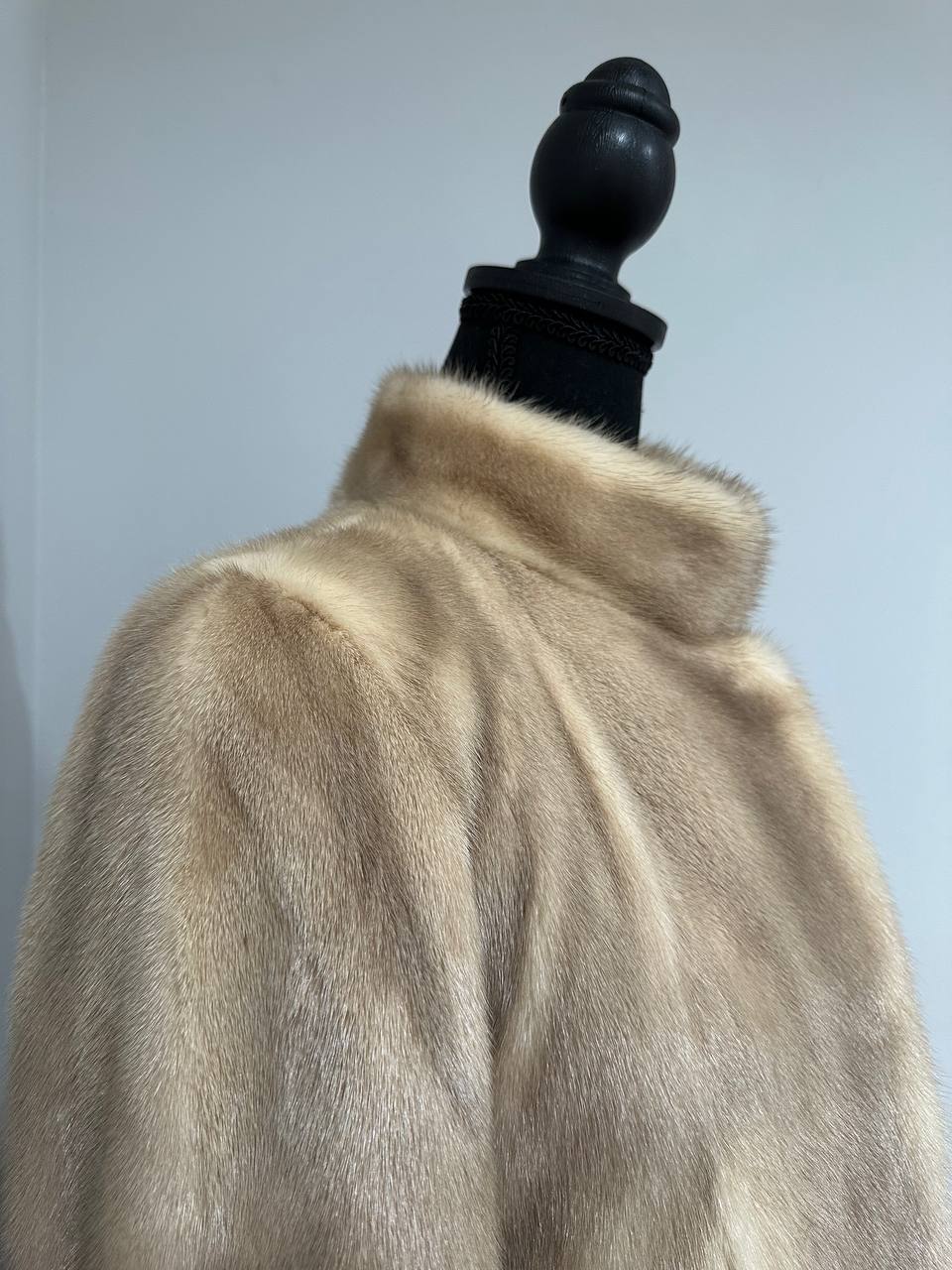NEW Beige Pastel Mink Fur Jacket β Short Coat Size S 1201136 belted Elegant Warm