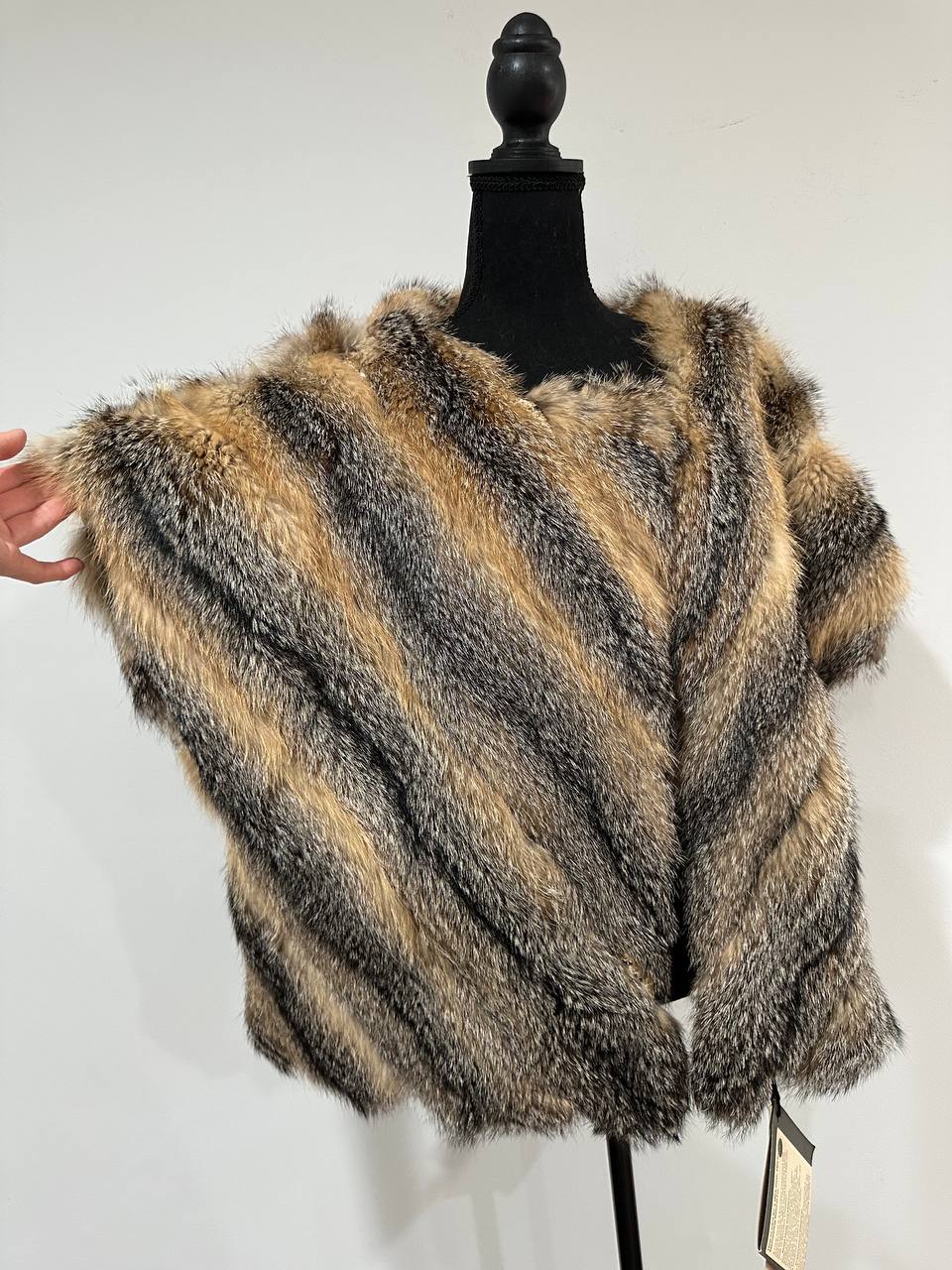 Women's Brand New Real natural coyote Fur VEST waist Coat Sleeves Less 1109979 size L XL