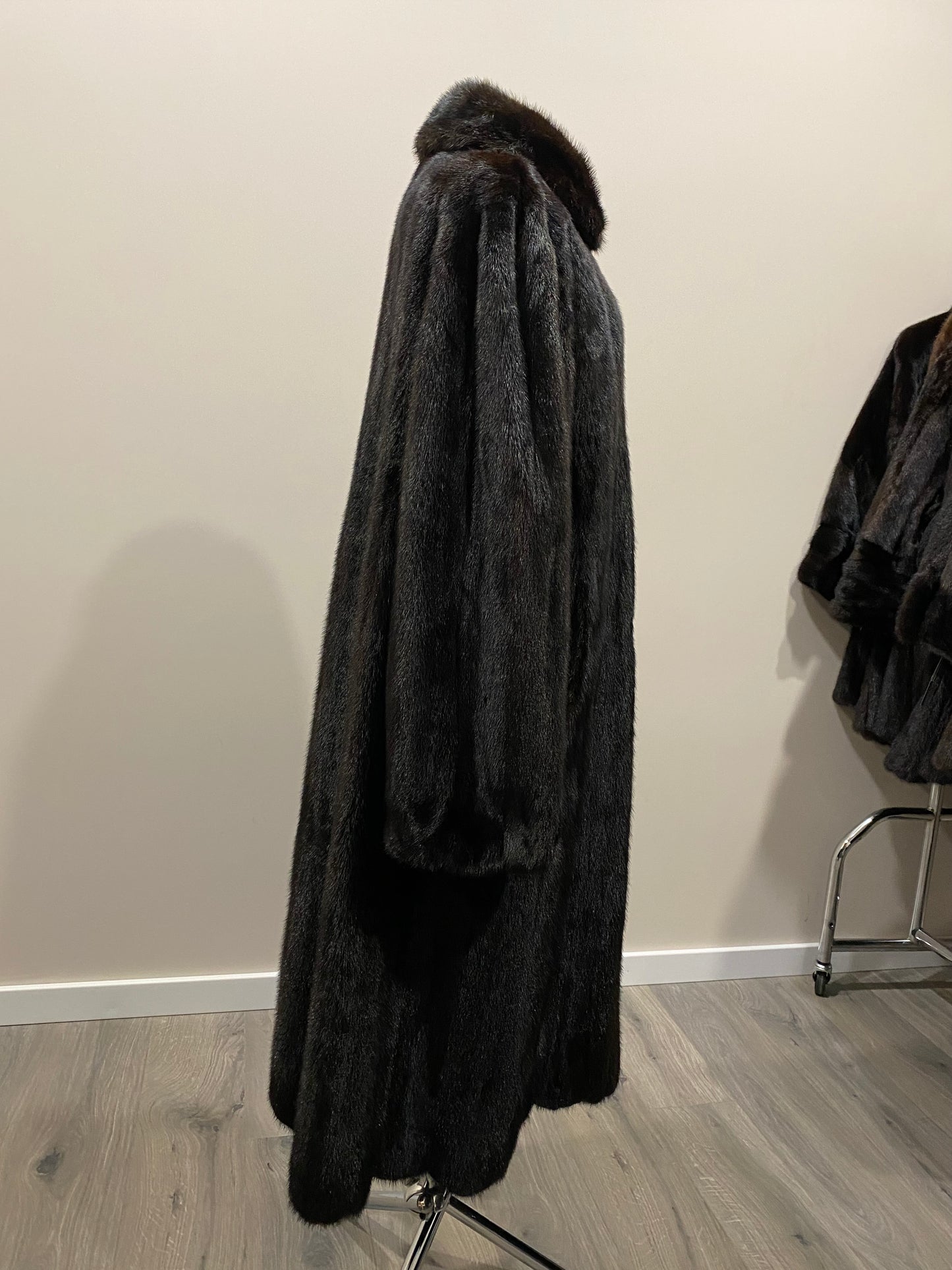 genuine real mink fur coat jacket 1109815 size L new dark brown color