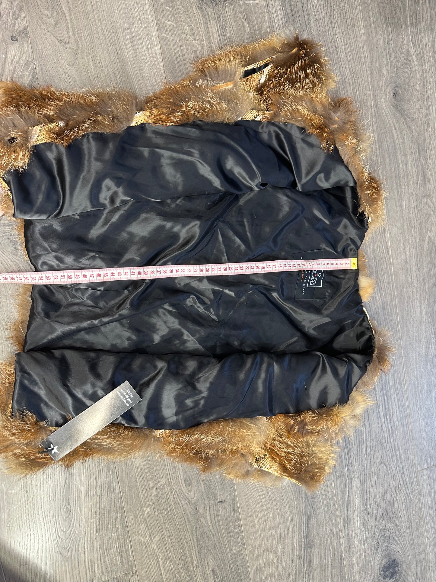 Women's Brand New Real CRYSTAL FOX size M Fur VEST waist Coat Sleeves Less 1109977