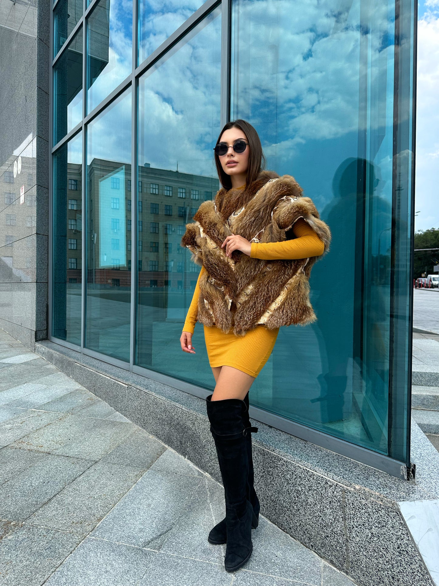 Women's Brand New Real CRYSTAL FOX size M Fur VEST waist Coat Sleeves Less 1109977