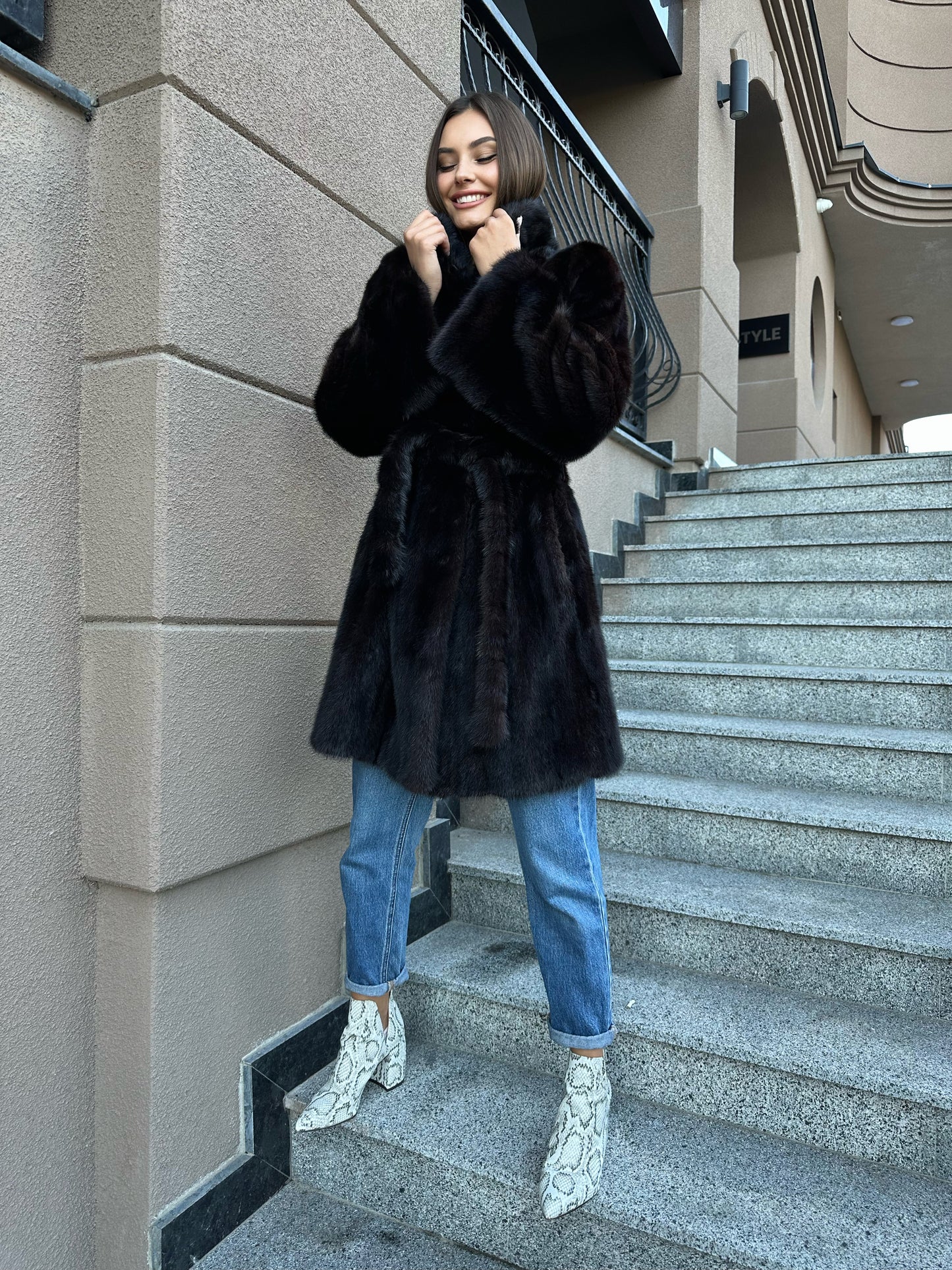 women real mink fur coat with belt dark brown BLACK color size M NEW!!! 1109793