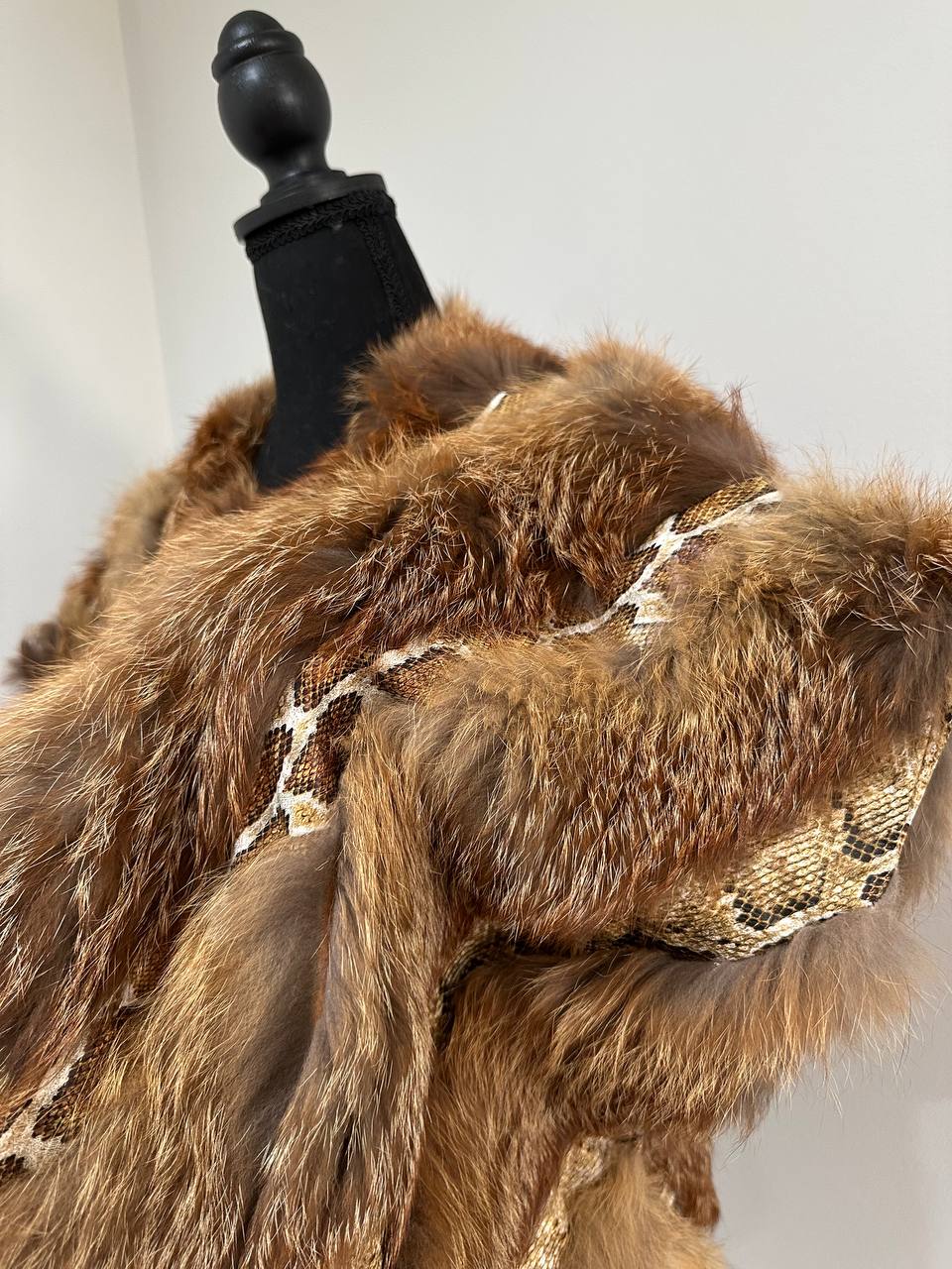 Women's Brand New Real CRYSTAL FOX size M Fur VEST waist Coat Sleeves Less 1109977