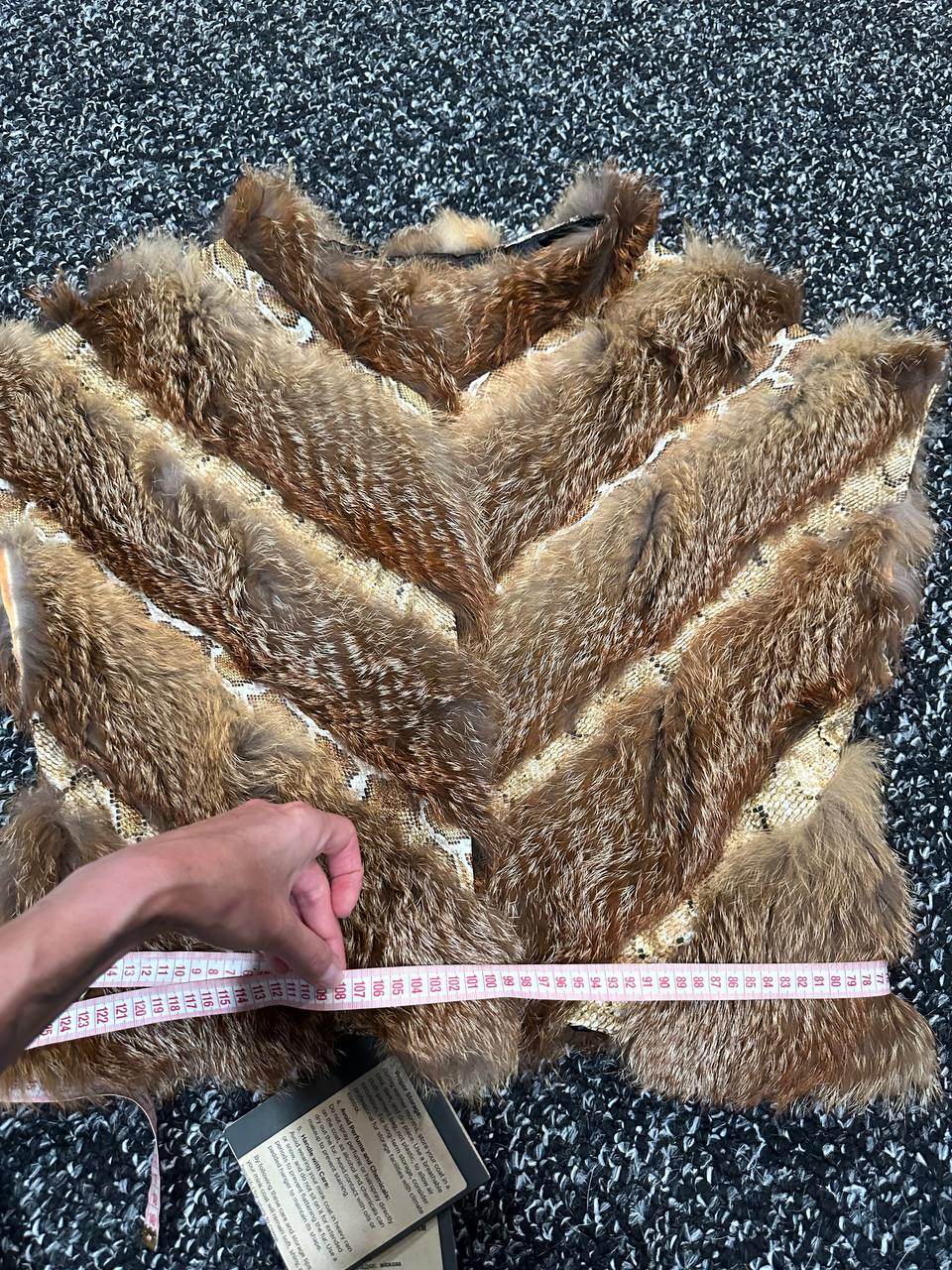 Women's Brand New Real CRYSTAL FOX size M Fur VEST waist Coat Sleeves Less 1109977