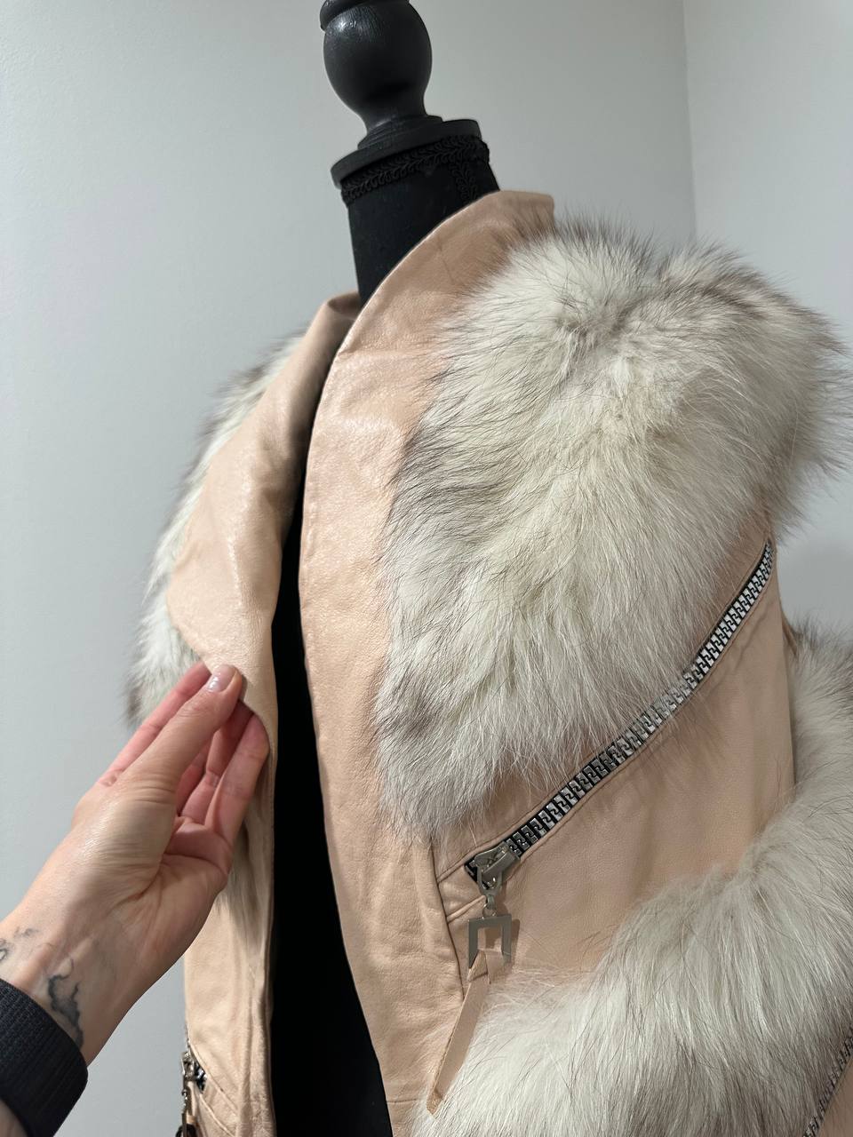 REAL genuine FOX fur women vest S SIZE LEATHER 1109912 WITHOUT SLEEVES