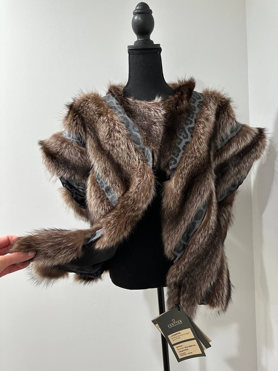 Women's Brand New Real natural raccoon fur VEST size L large 1109987
