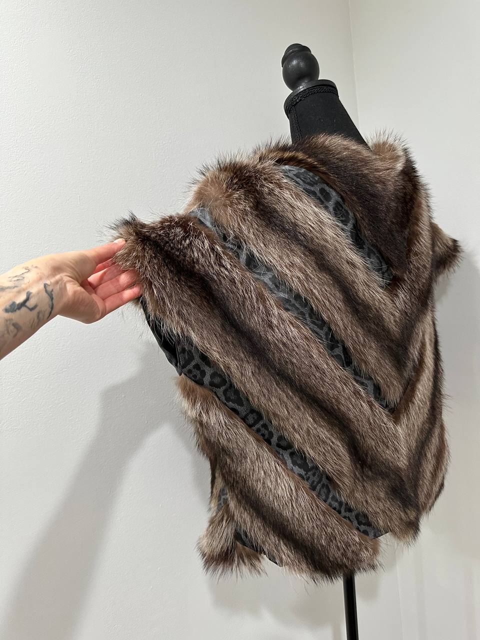 Women's Brand New Real natural raccoon fur VEST size L large 1109987