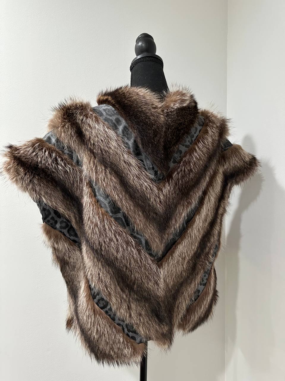 Women's Brand New Real natural raccoon fur VEST size L large 1109987
