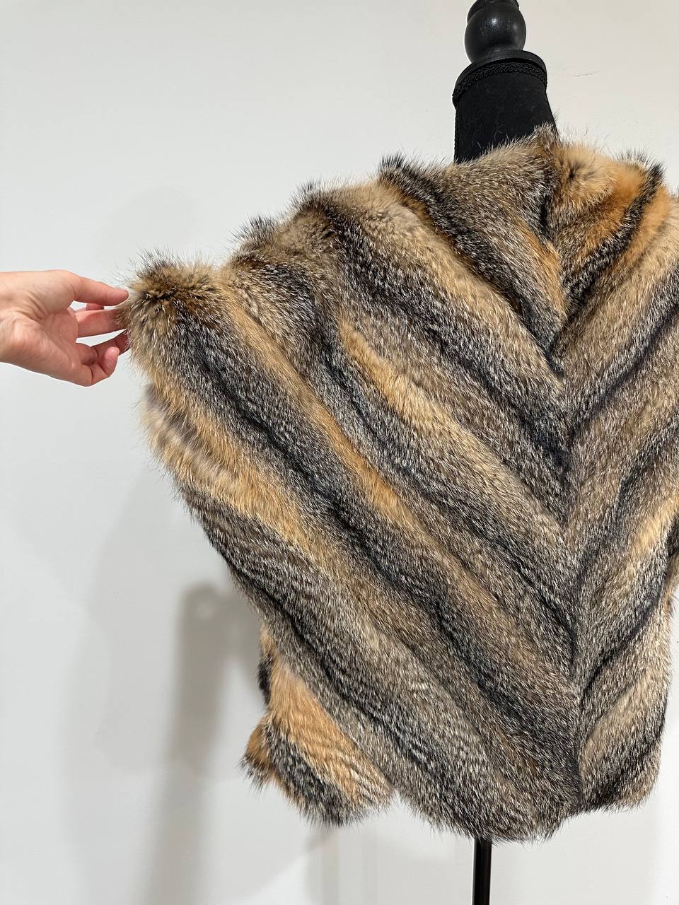Women's Brand New Real natural coyote Fur VEST waist Coat Sleeves Less 1109979 size L XL