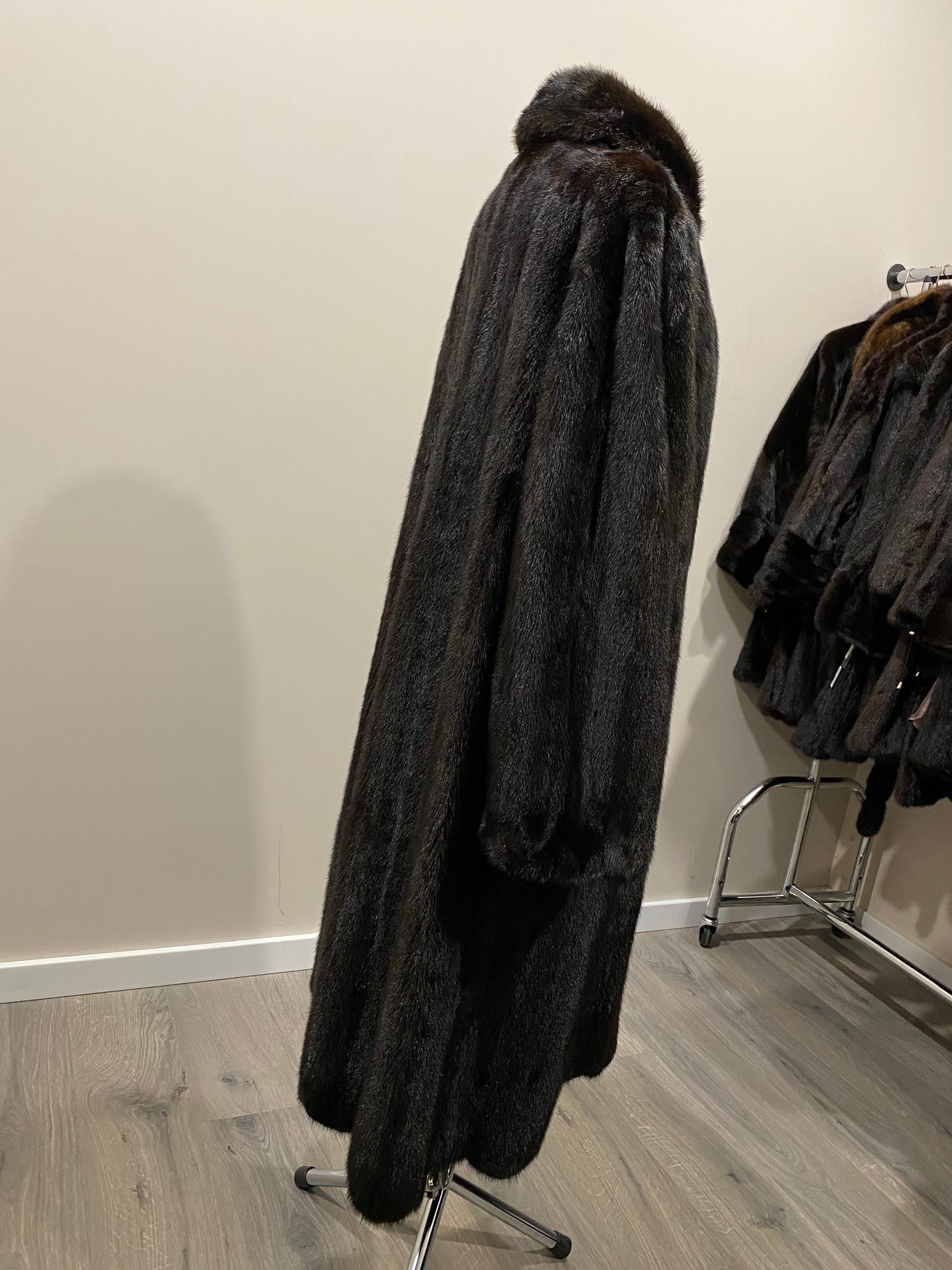 genuine real mink fur coat jacket 1109815 size L new dark brown color