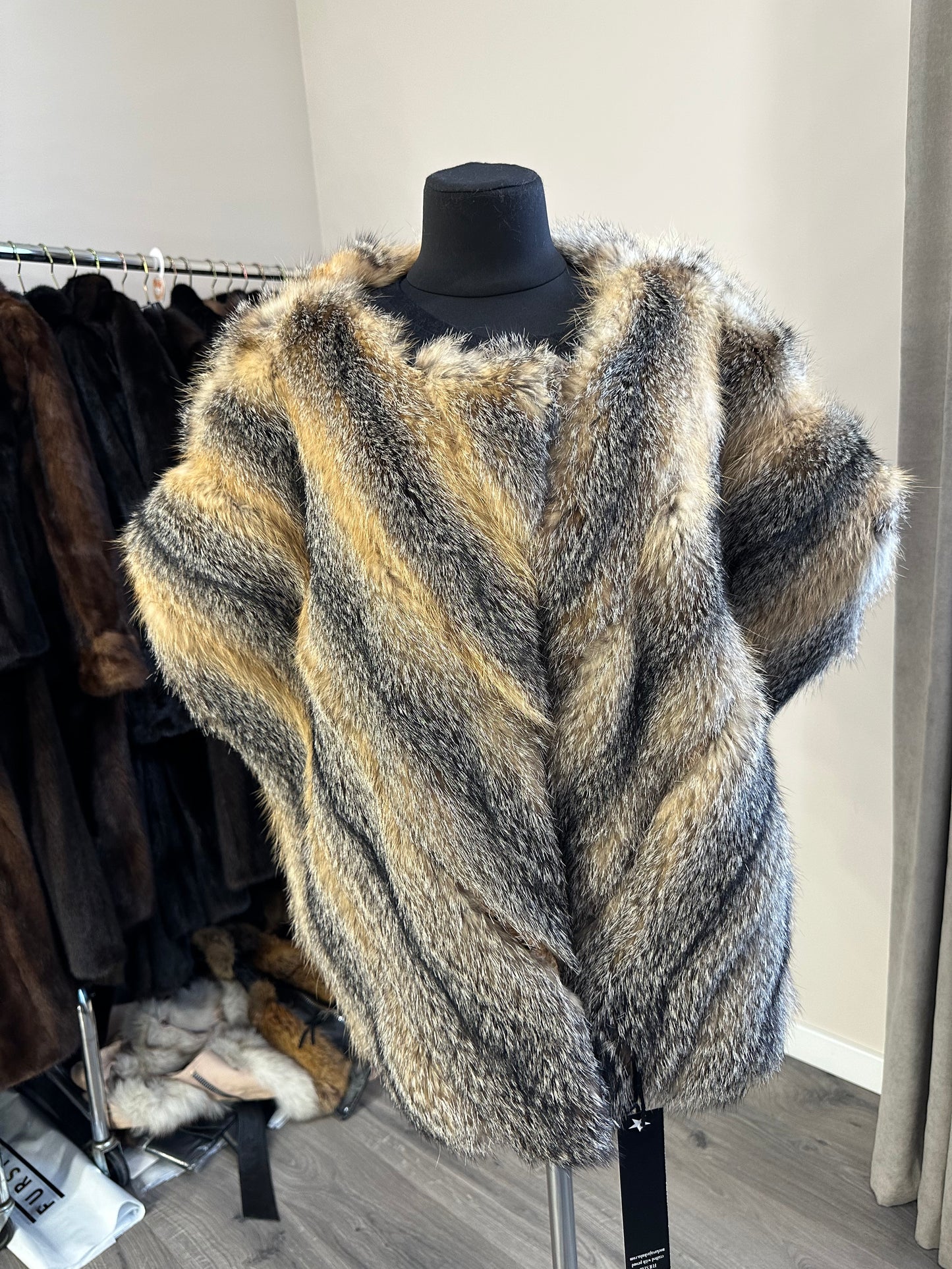 Women's Brand New Real natural coyote Fur VEST waist Coat Sleeves Less 1109979 size L XL