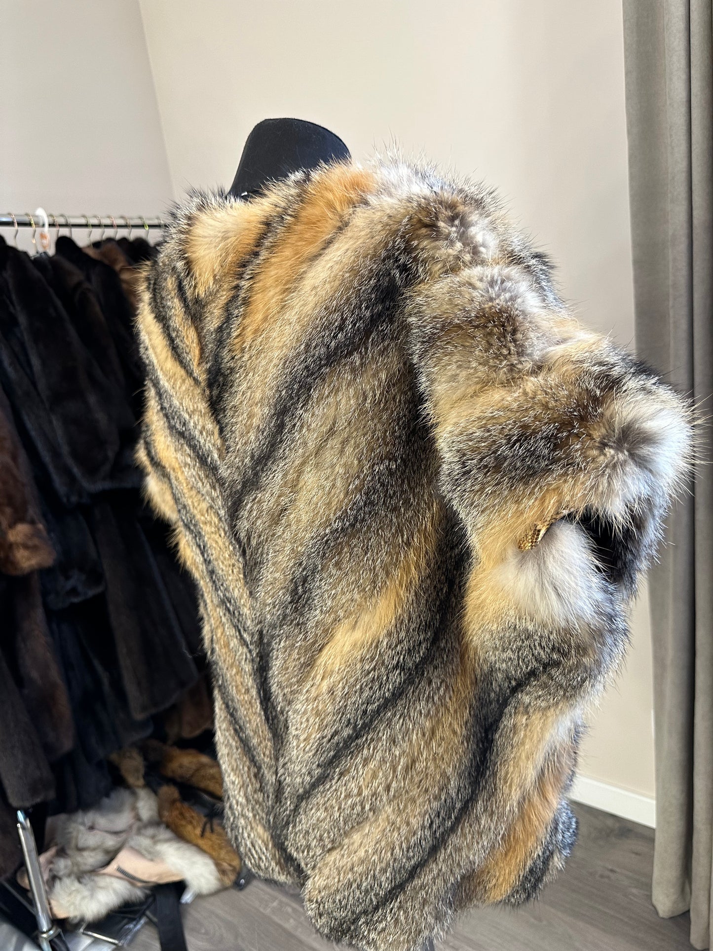 Women's Brand New Real natural coyote Fur VEST waist Coat Sleeves Less 1109979 size L XL