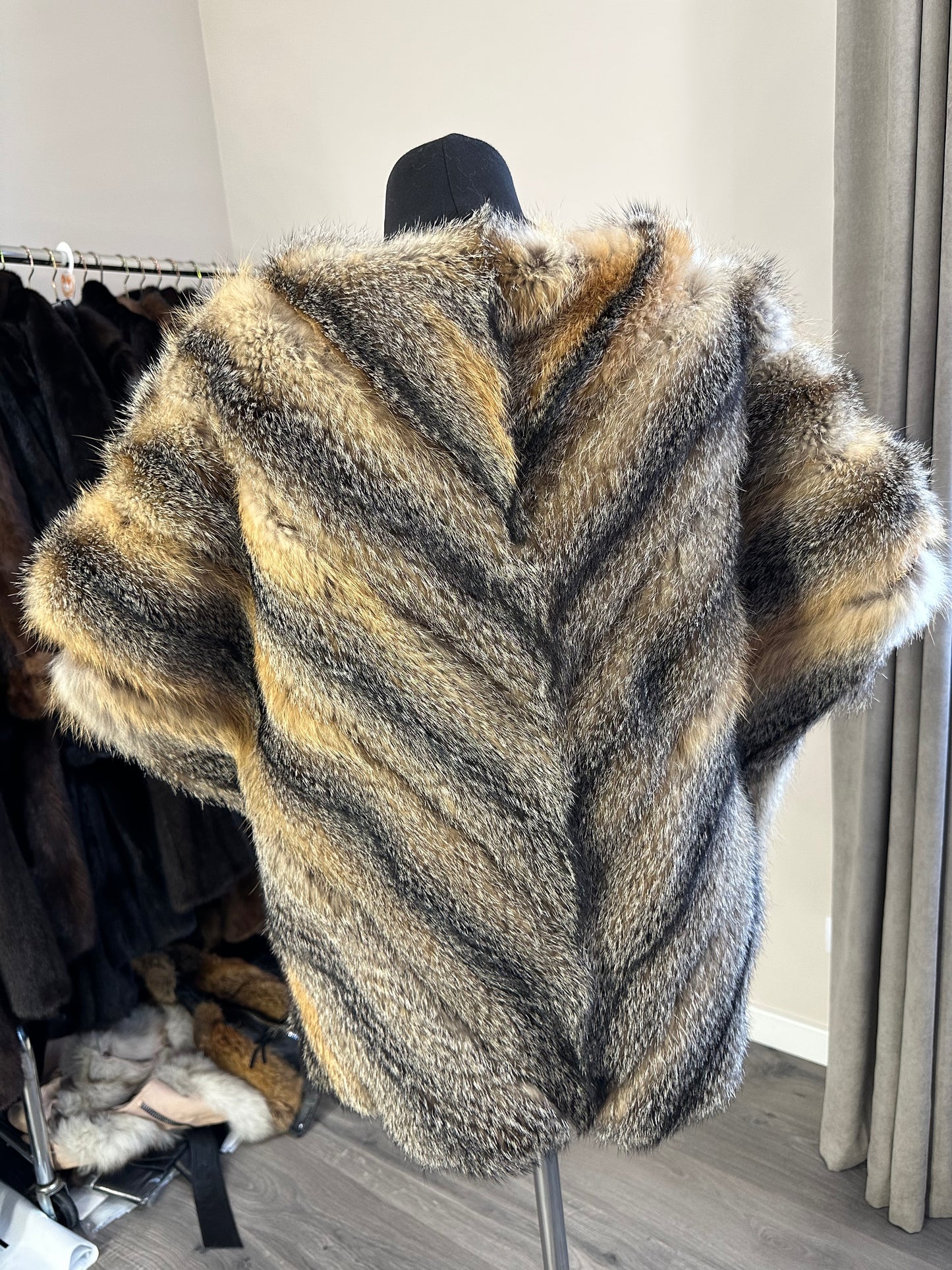 Women's Brand New Real natural coyote Fur VEST waist Coat Sleeves Less 1109979 size L XL