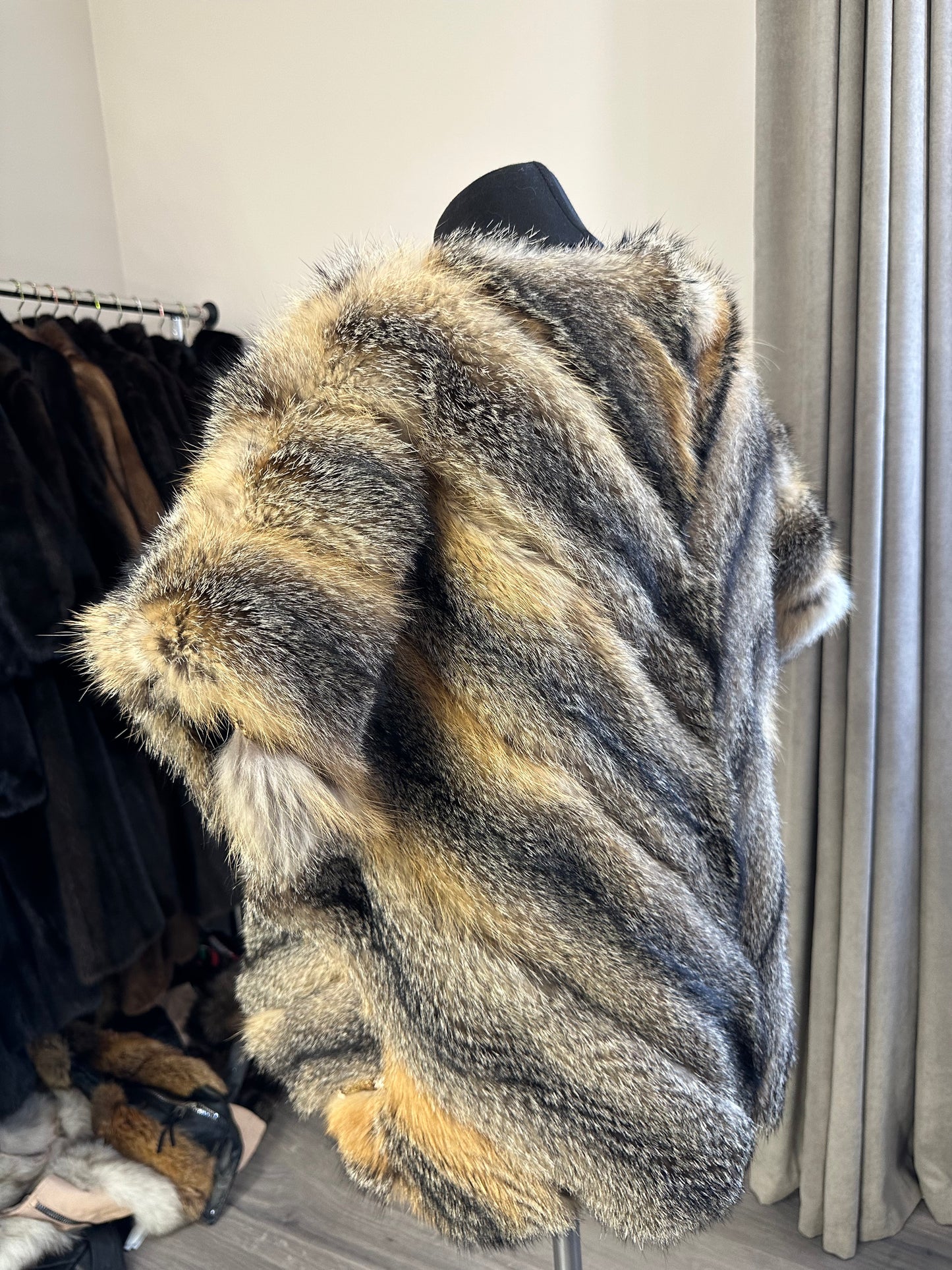 Women's Brand New Real natural coyote Fur VEST waist Coat Sleeves Less 1109979 size L XL