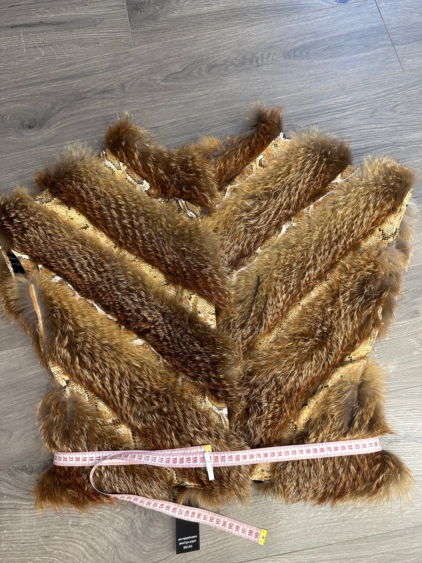 Women's Brand New Real CRYSTAL FOX size M Fur VEST waist Coat Sleeves Less 1109977
