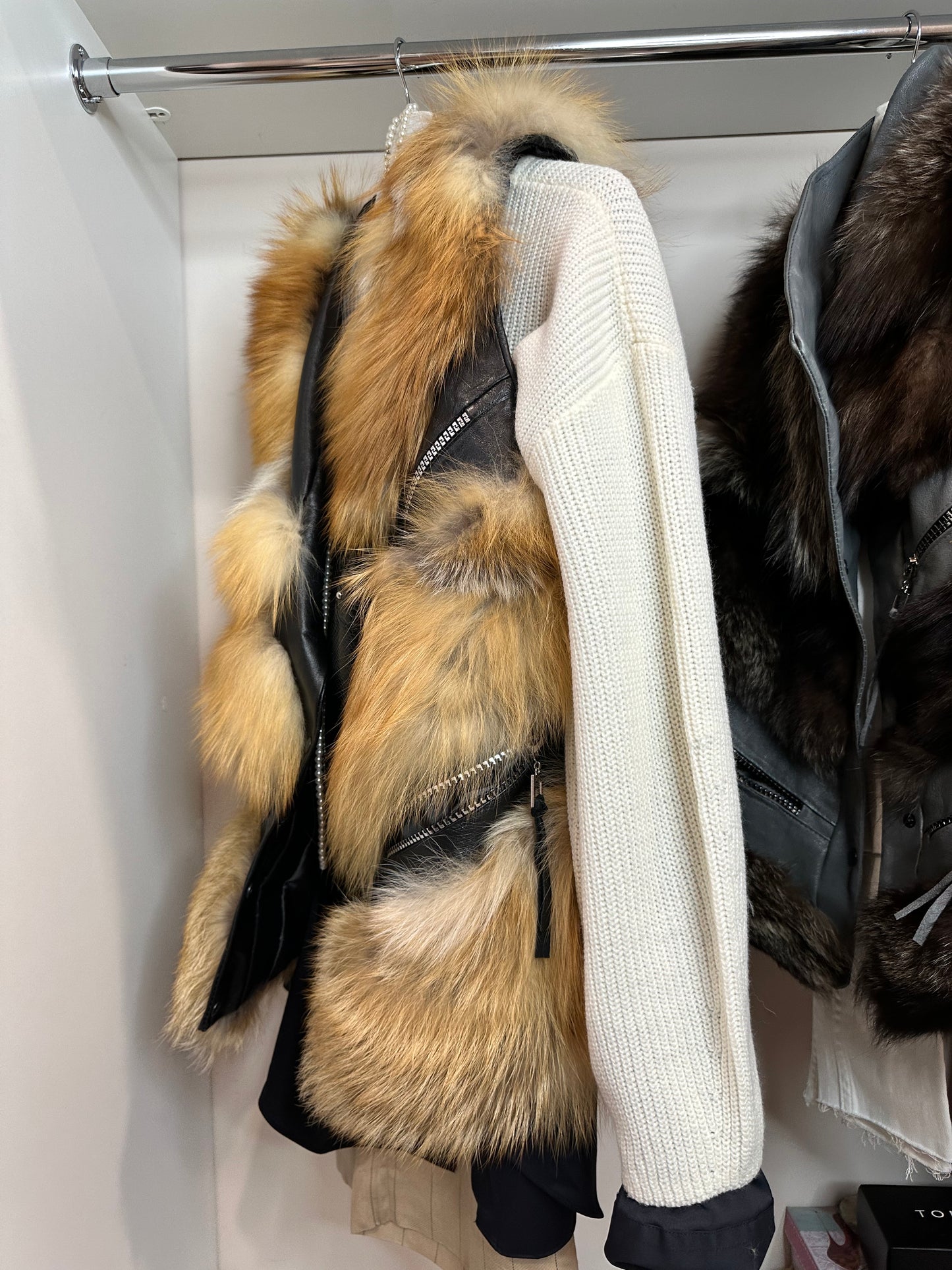 REAL genuine POLAR FOX fur women vest M SIZE LEATHER 1109910 WITHOUT SLEEVES