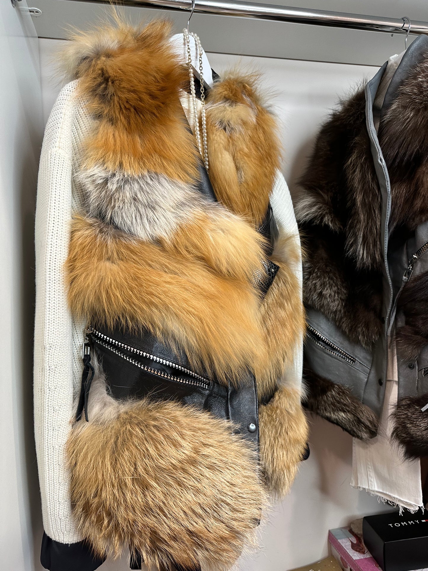 REAL genuine POLAR FOX fur women vest M SIZE LEATHER 1109910 WITHOUT SLEEVES
