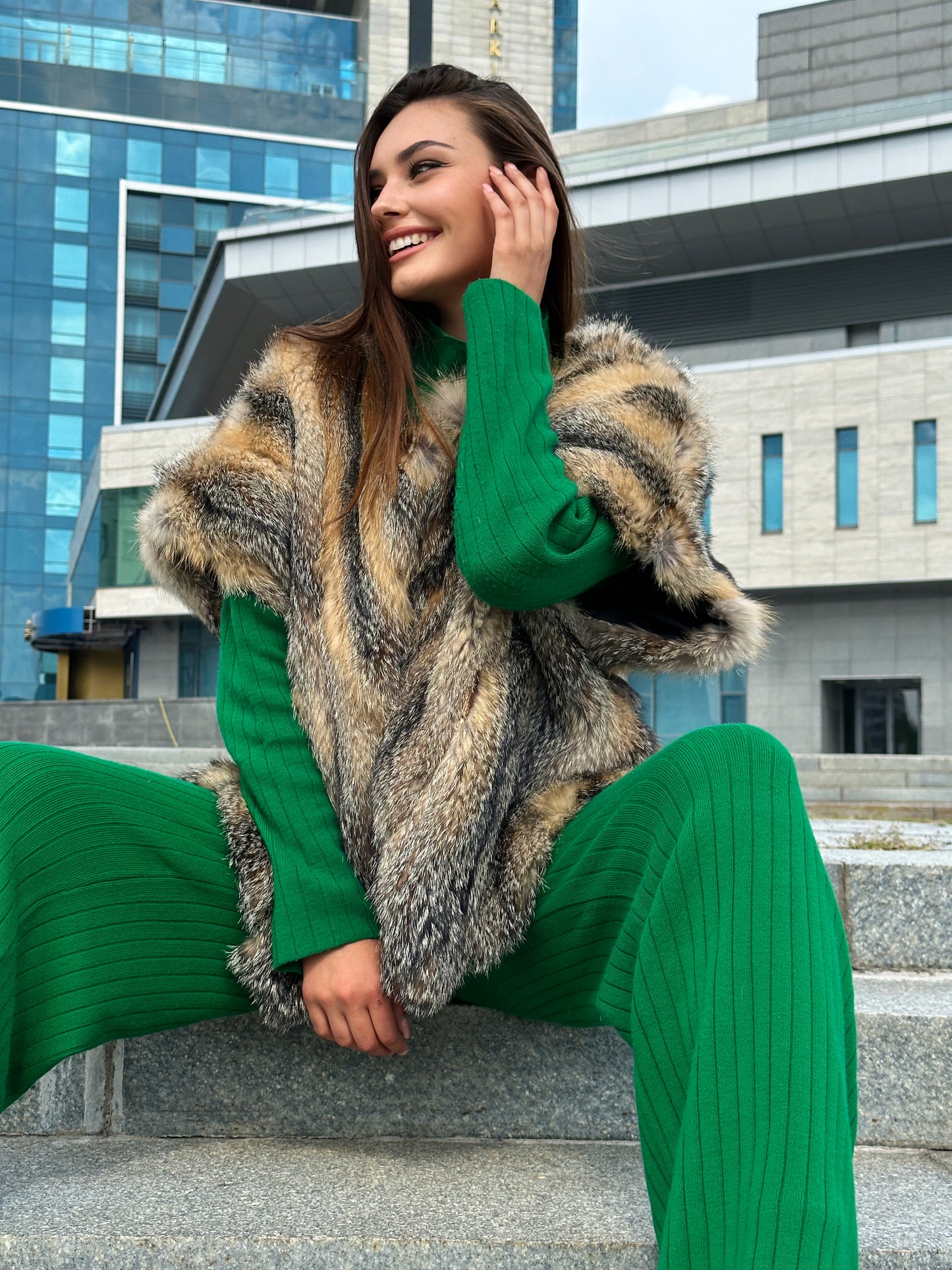 Women's Brand New Real natural coyote Fur VEST waist Coat Sleeves Less 1109979 size L XL