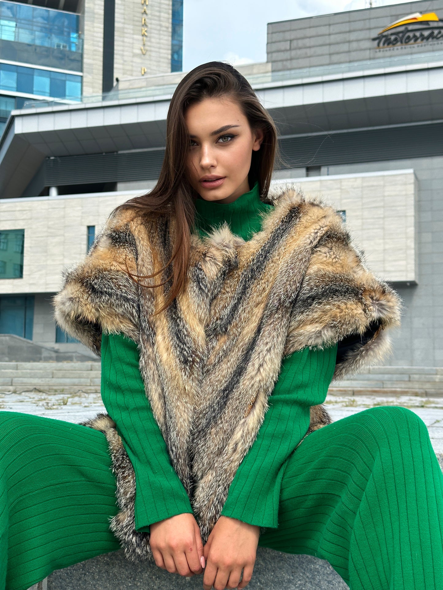 Women's Brand New Real natural coyote Fur VEST waist Coat Sleeves Less 1109979 size L XL