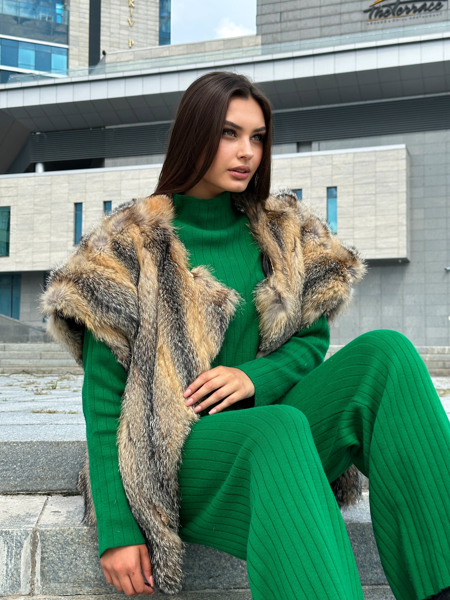 Women's Brand New Real natural coyote Fur VEST waist Coat Sleeves Less 1109979 size L XL