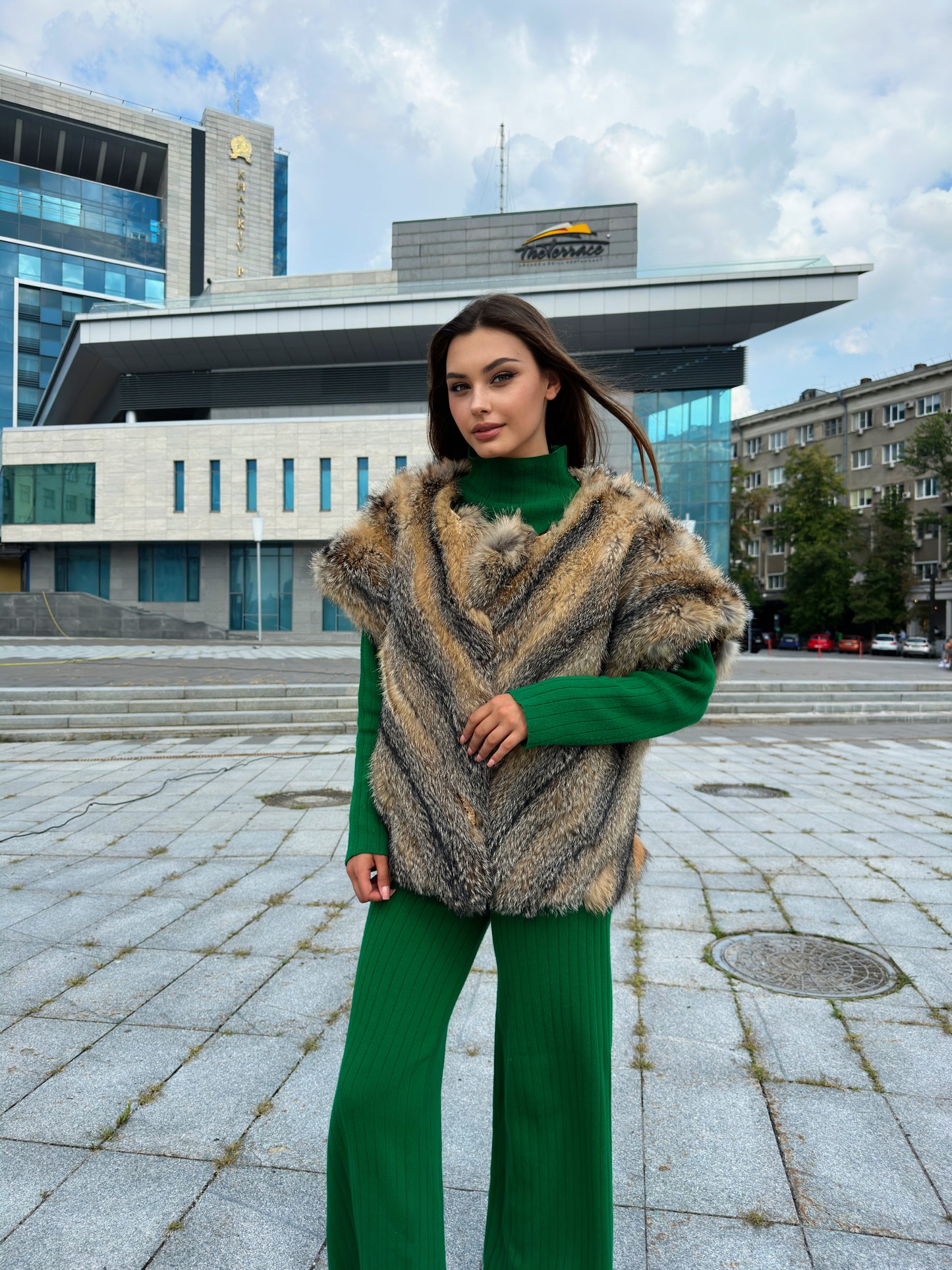 Women's Brand New Real natural coyote Fur VEST waist Coat Sleeves Less 1109979 size L XL