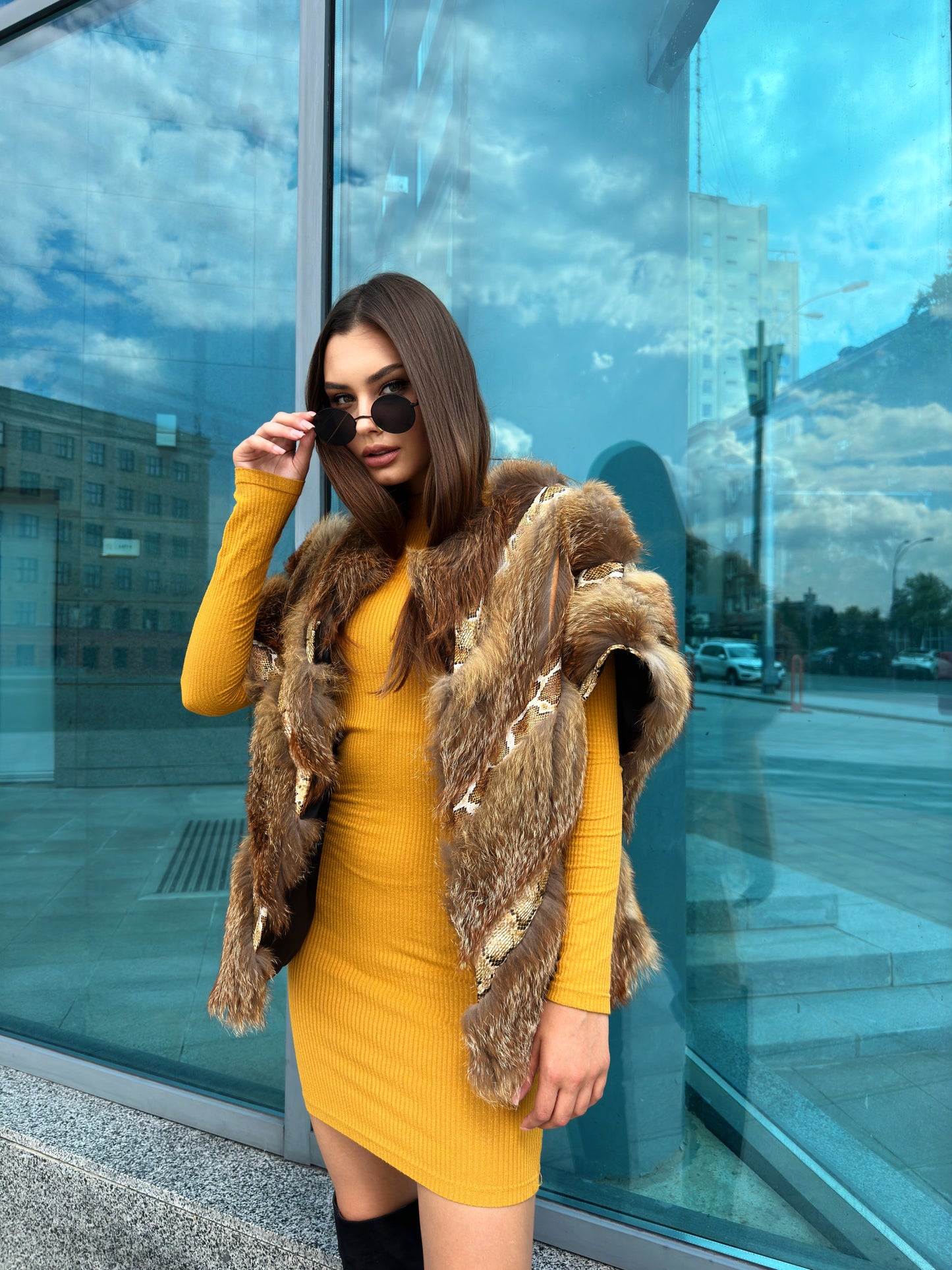 Women's Brand New Real CRYSTAL FOX size M Fur VEST waist Coat Sleeves Less 1109977