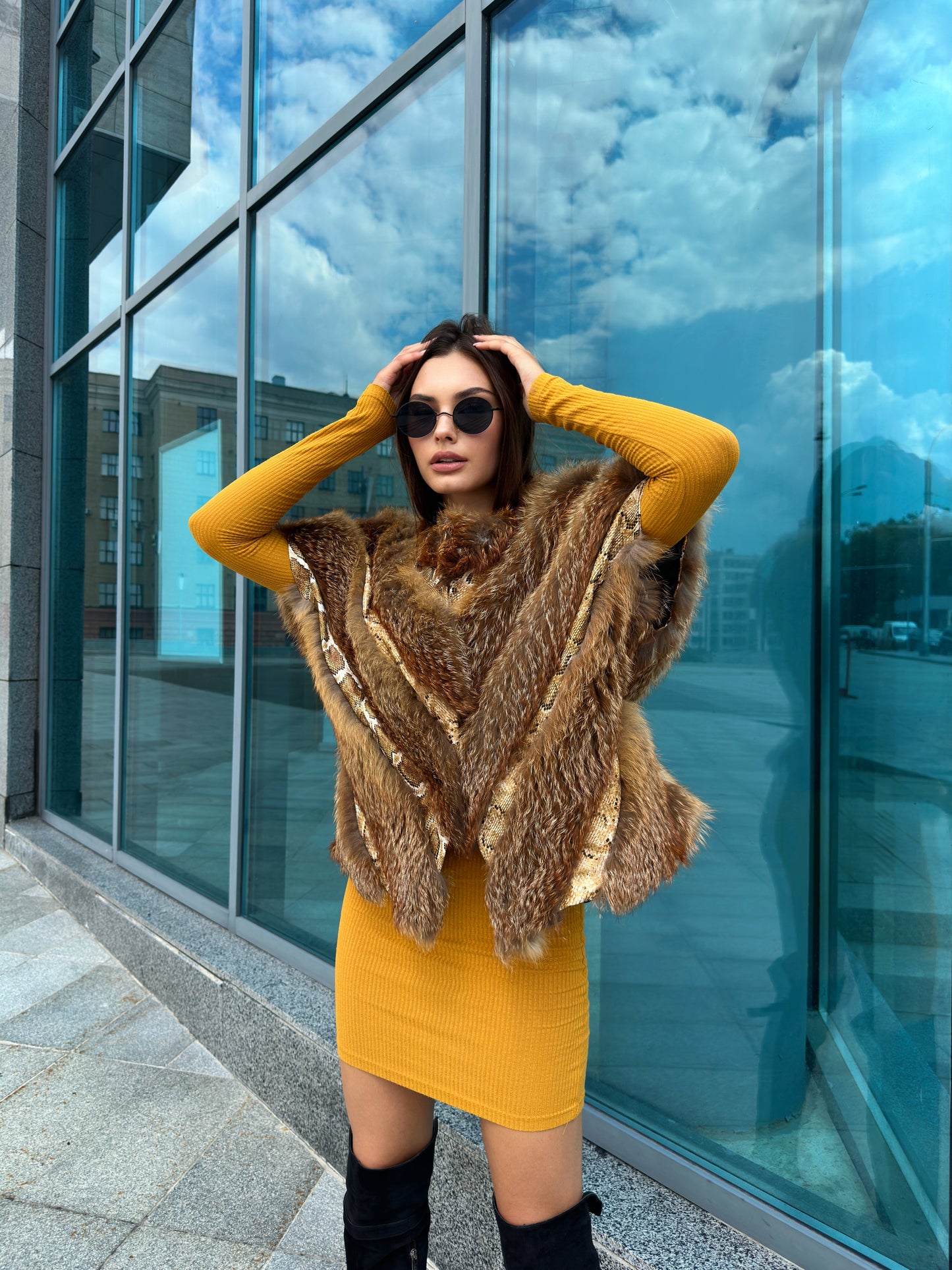 Women's Brand New Real CRYSTAL FOX size M Fur VEST waist Coat Sleeves Less 1109977