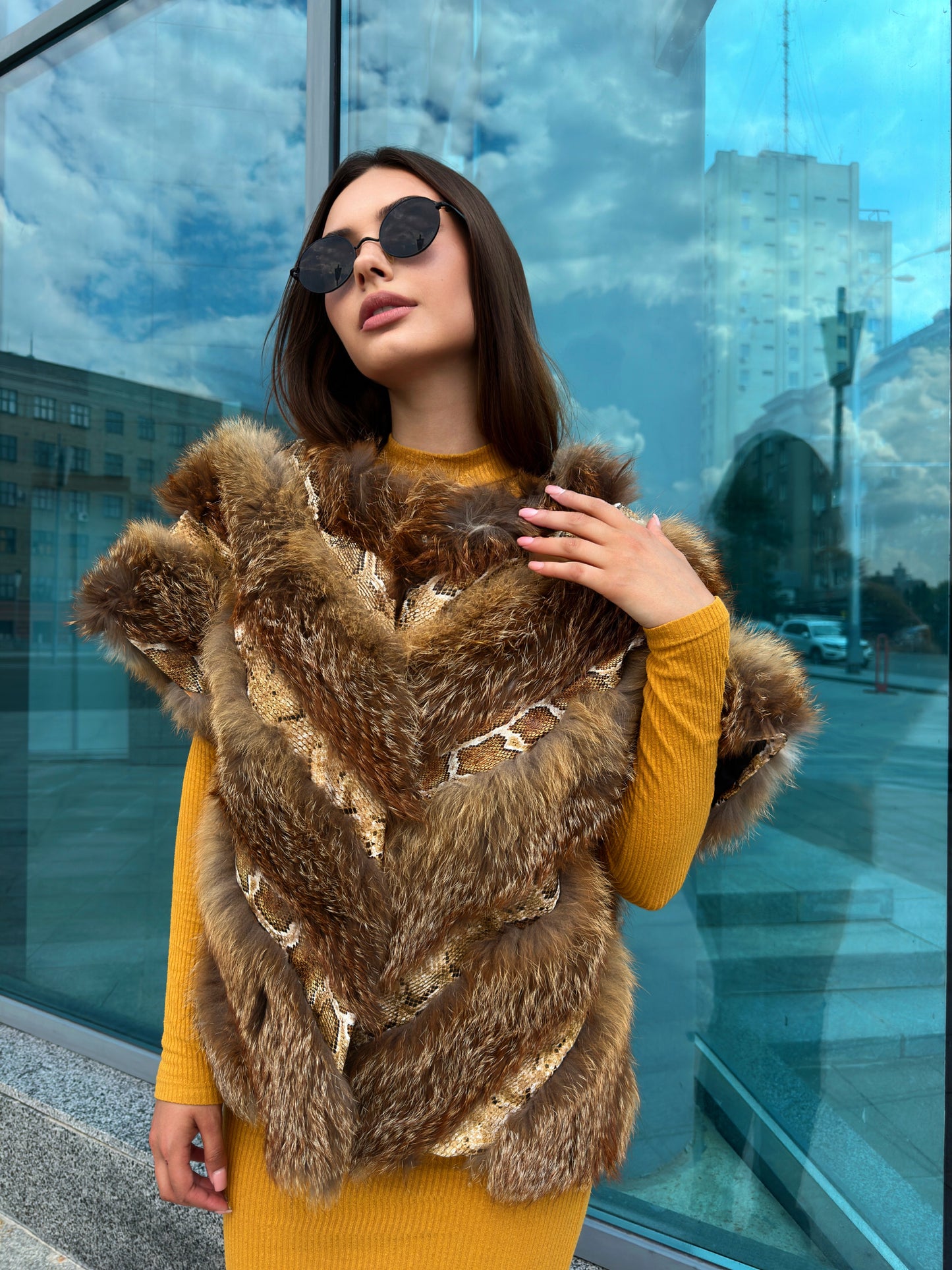 Women's Brand New Real CRYSTAL FOX size M Fur VEST waist Coat Sleeves Less 1109977