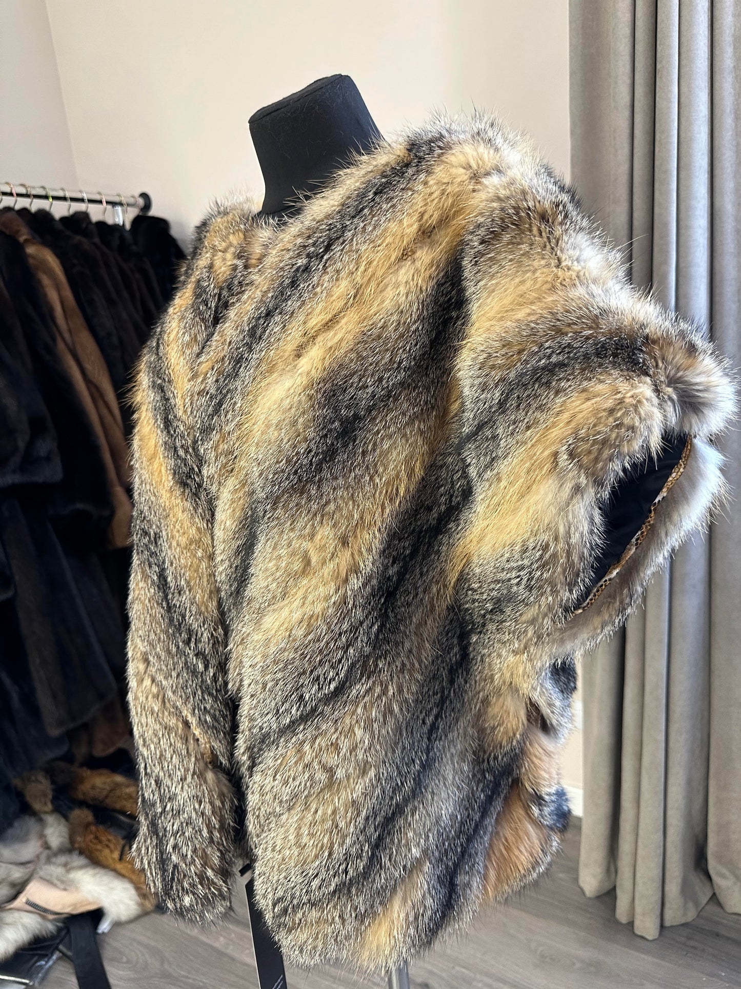 Women's Brand New Real natural coyote Fur VEST waist Coat Sleeves Less 1109979 size L XL